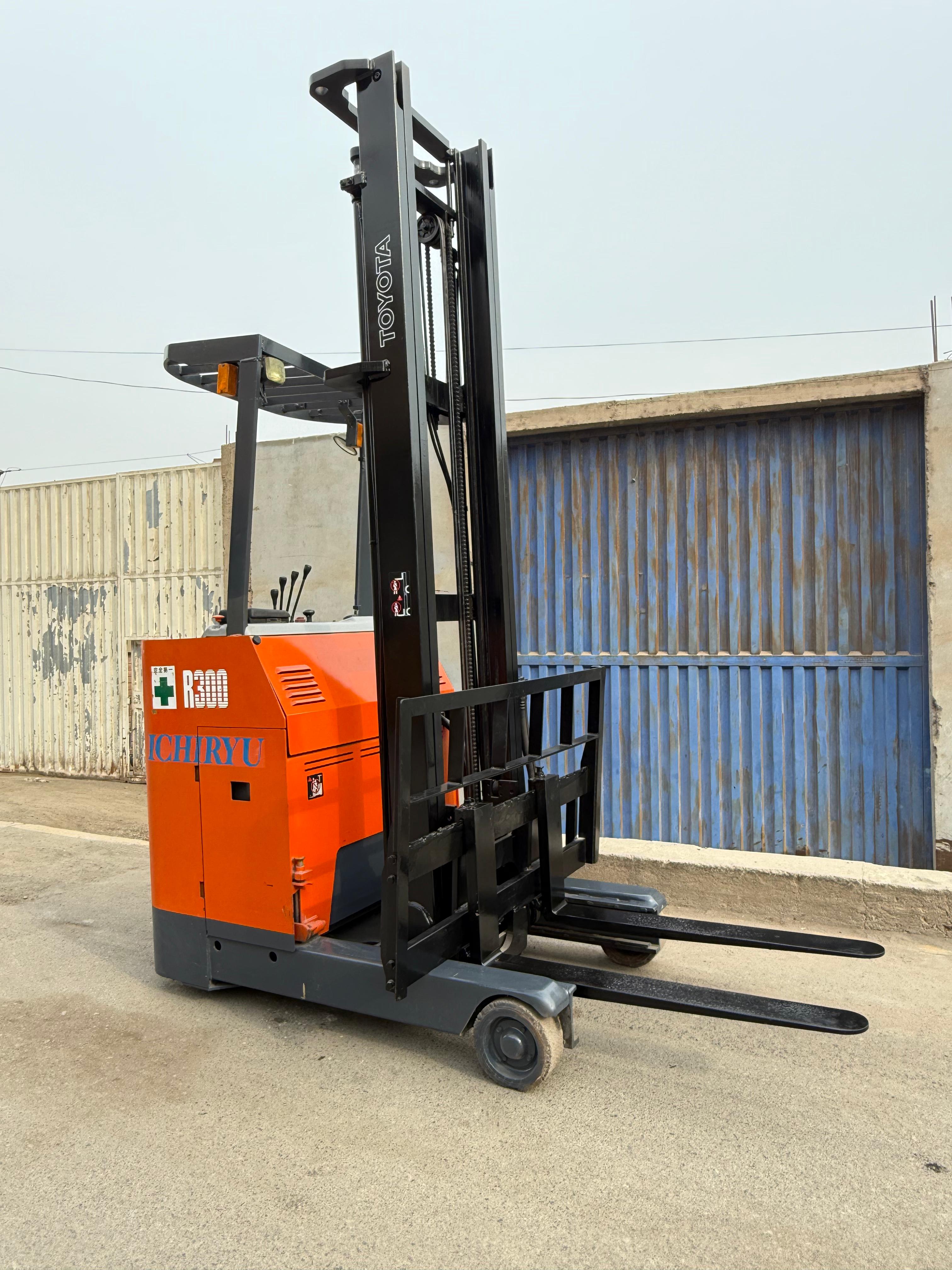 Apilador Eléctrico Toyota 5FBR15