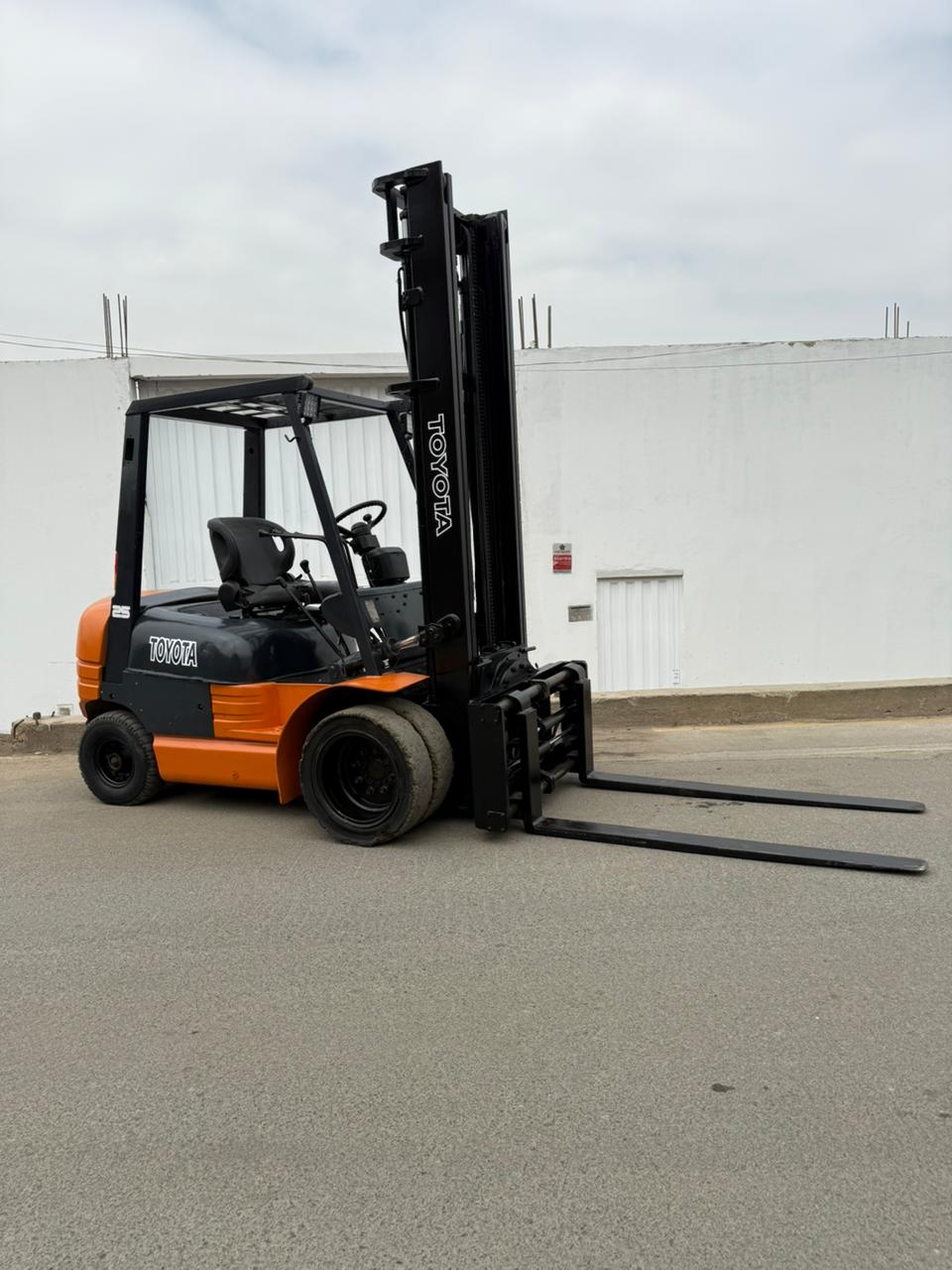 Montacarga Toyota 2.5T – Japón